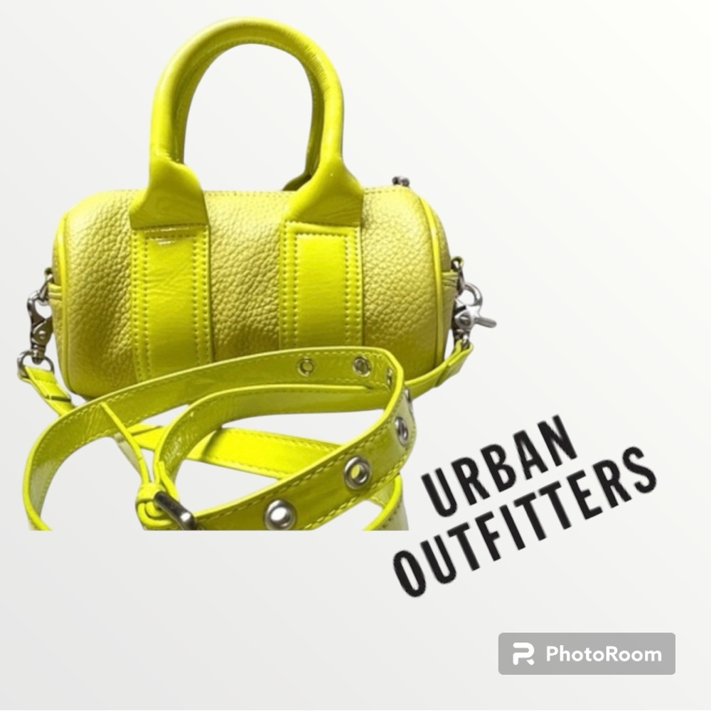 NWT 
URBAN OUTFITTERS LIZZIE PISTACHIO GREEN MINI BARREL DUFFLE CROSSBODY BAG - Picture 4 of 12